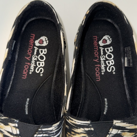 Skechers BOBS Canvas Slip On Flats w Memory Foam Zebra Animal Print Women’s 6.5 - Picture 4 of 10